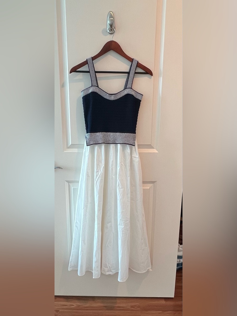 MOON RIVER Navy and Off White Knit Top Midi Dress - Picture 2 of 16